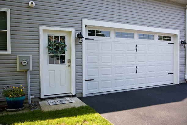 24/7 Emergency Garage Door Panel Replacement experts in MacDonnell Heights, NY